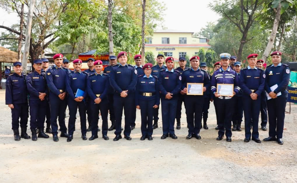 एसपी कार्कीद्वारा बढुवा भएकाहरुलाई दर्ज्यानी चिन्ह शुसोभन कार्यक्रम सम्पन्