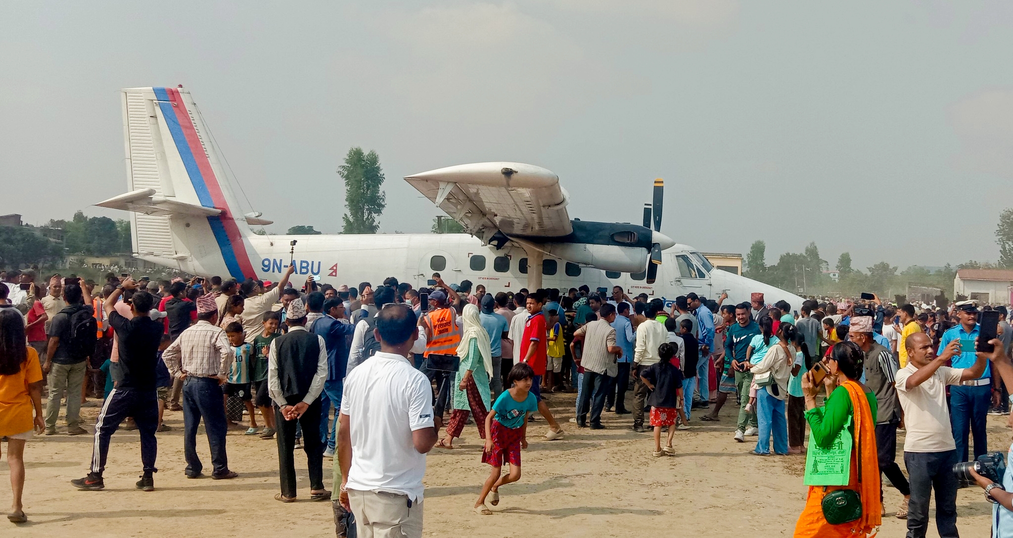 २७ वर्षदेखि बन्द रहेको कैलालीको टीकापुर विमानस्थल नियमित रूपमा सञ्चालनमा आयो,